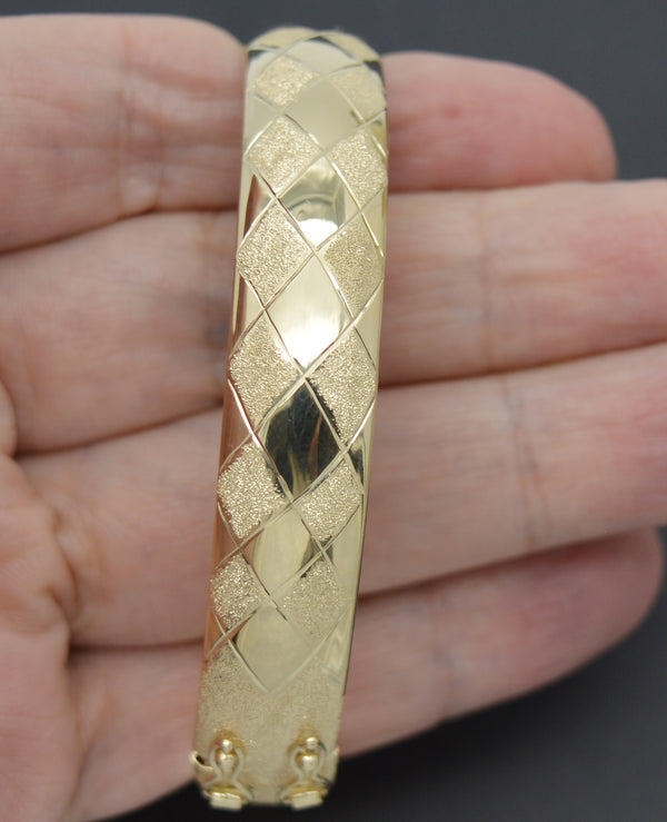 Real 10K Yellow Gold Shiny Diamond Cut Textured Bangle Bracelet 8.0 gr 7"- 8"