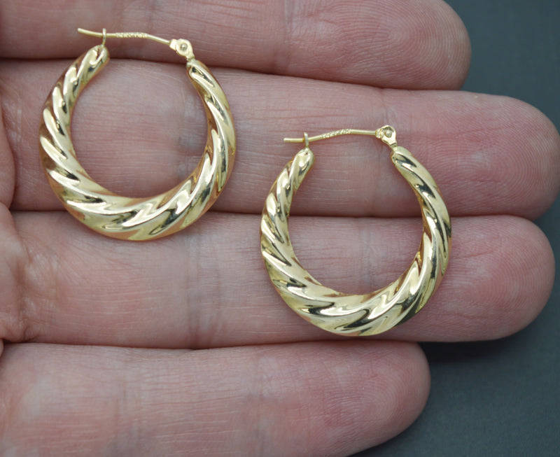 Real 14K Yellow Solid Gold Shiny 26.7mm Shrimp Cut Oval Hoop Earrings 1.5 grams